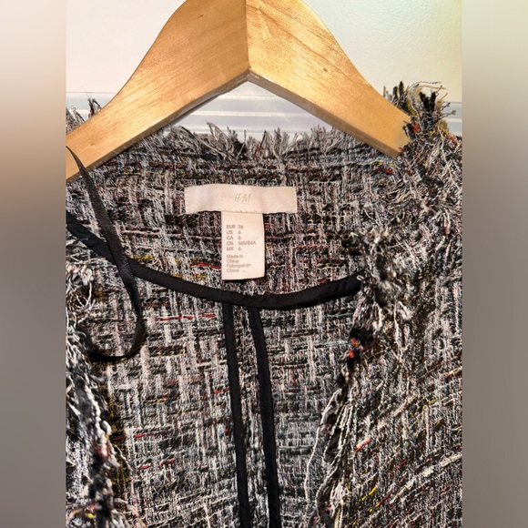 Tweed HM blazer size 6 never worn. - Picture 2 of 4